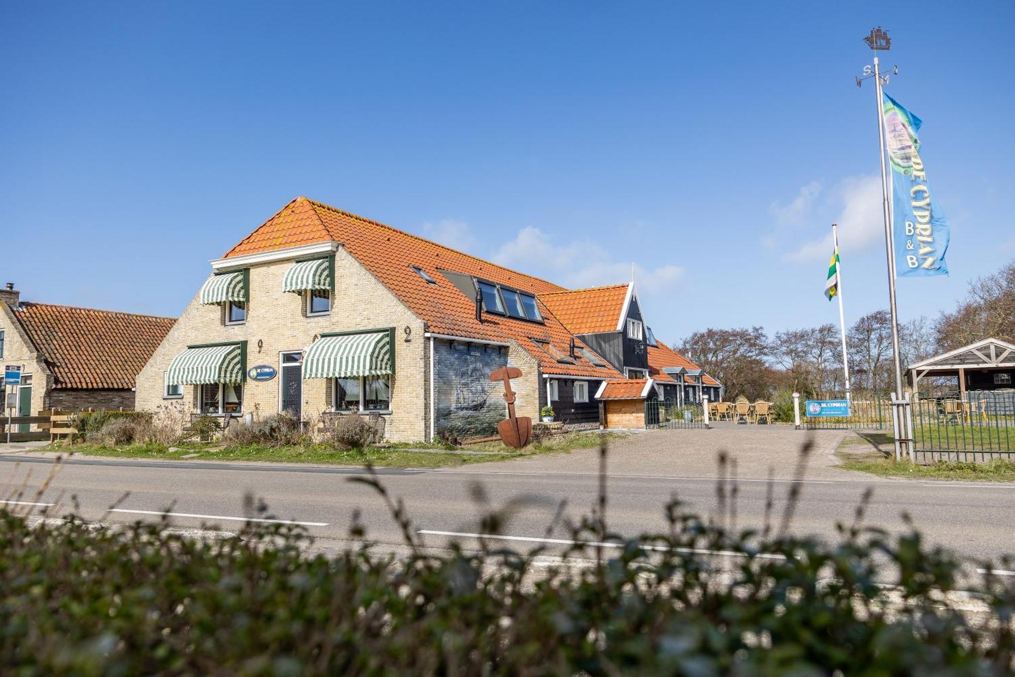 De Cyprian Bed & Breakfast Kaard Экстерьер фото