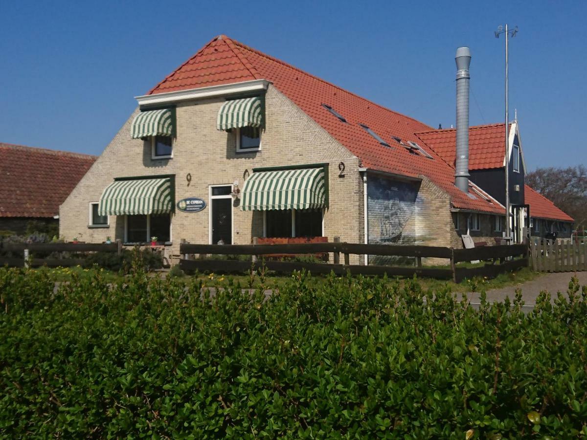 De Cyprian Bed & Breakfast Kaard Экстерьер фото